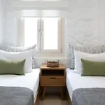 Kamvas Deluxe Daire Naxos City