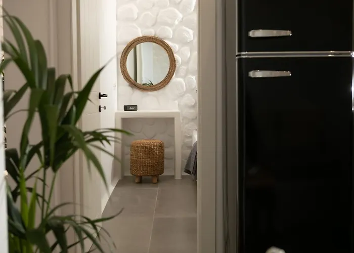 Kamvas Deluxe * Naxos City